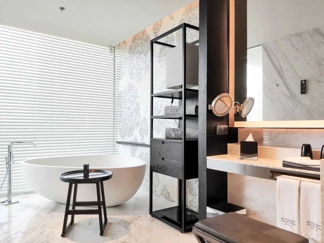 时尚格景观大床房 (2).jpg