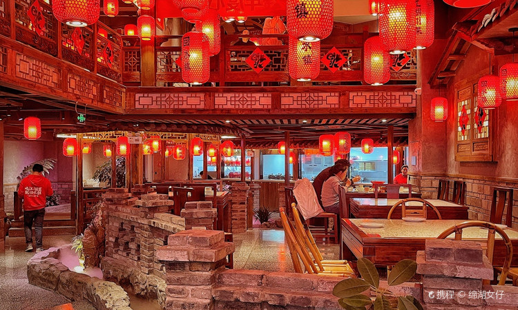 回水镇·江湖川菜(春熙路太古里店) - 高尔夫1球1晚特惠套票-星际高球联盟精选旅游套餐