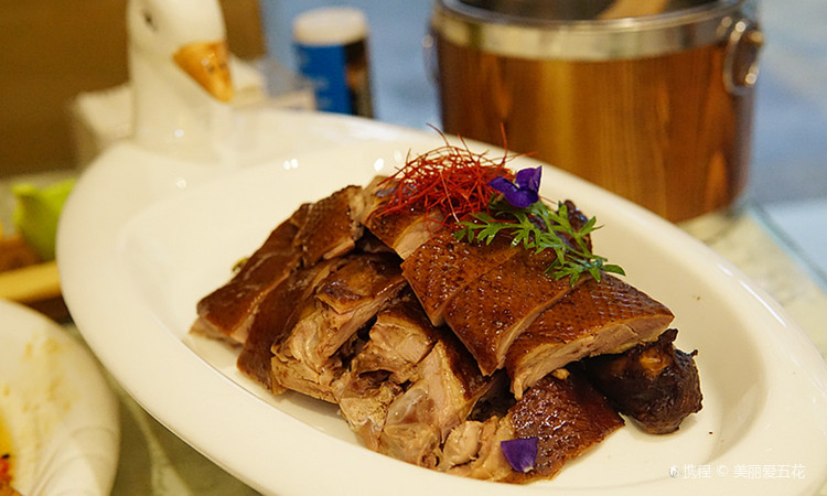 卢记正街饭店·川湘菜 - 高尔夫1球1晚特惠套票-星际高球联盟精选旅游套餐