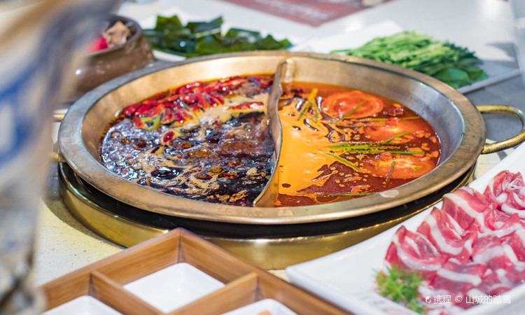 在渝里·重庆火锅(解放碑好吃街店) - 全国335座高尔夫球场实时预订-高球爱好者一站式订场平台