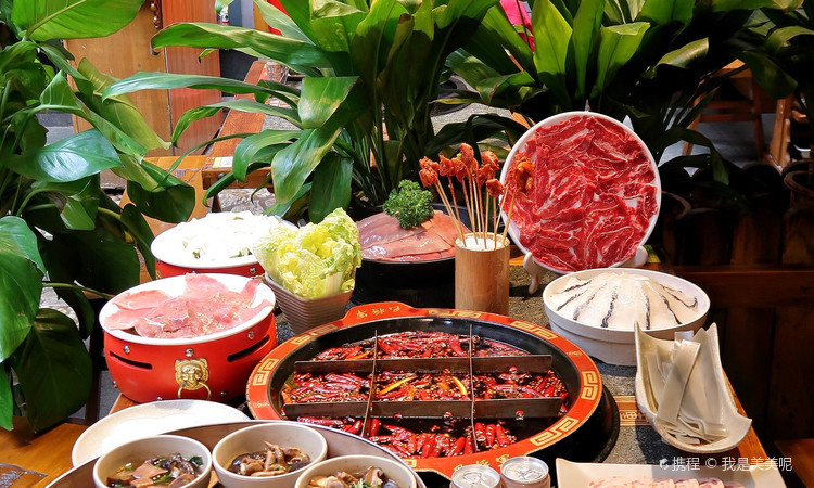 巴将军·非遗原味火锅(解放碑店) - 全国335座高尔夫球场实时预订-高球爱好者一站式订场平台