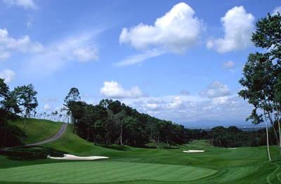 安平高尔夫俱乐部 - 阳江保利银滩高尔夫套票-海滨高尔夫旅游1球1晚套餐