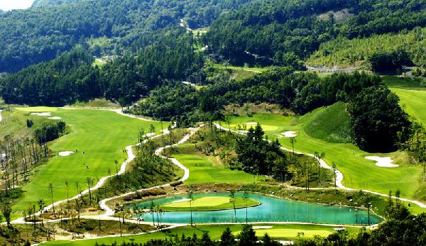 O2高尔夫度假村 - 阳江保利银滩高尔夫套票-海滨高尔夫旅游1球1晚套餐