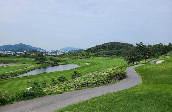 丽水京都圣木乡村俱乐部 - 阳江保利银滩高尔夫套票-海滨高尔夫旅游1球1晚套餐