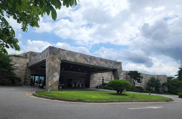 国王岩乡村俱乐部 - 阳江保利银滩高尔夫套票-海滨高尔夫旅游1球1晚套餐