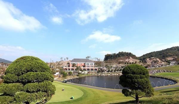 黑石贝尔森林乡村俱乐部 - undefined