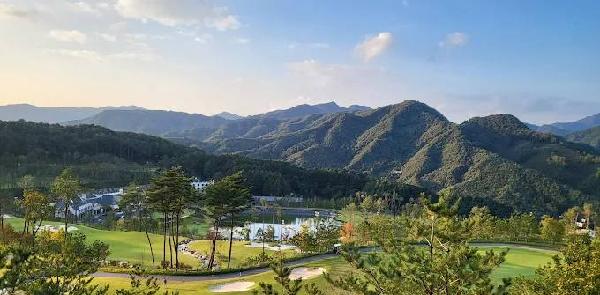 奥罗拉高尔夫度假村 - 阳江保利银滩高尔夫套票-海滨高尔夫旅游1球1晚套餐