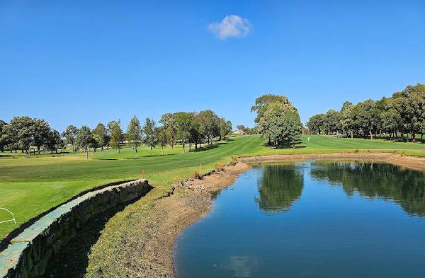 北莱德高尔夫俱乐部 - 阳江保利银滩高尔夫套票-海滨高尔夫旅游1球1晚套餐