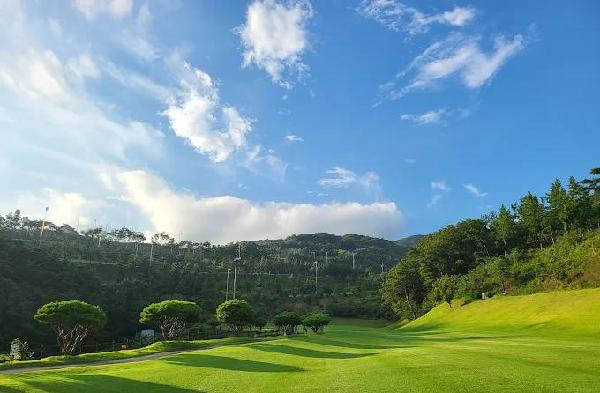 梁山东远皇家乡村俱乐部 - 阳江保利银滩高尔夫套票-海滨高尔夫旅游1球1晚套餐
