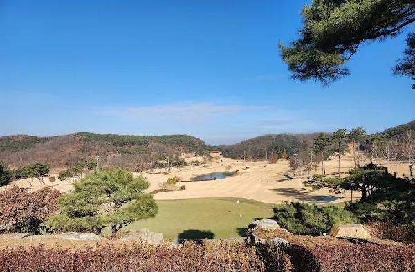 智能堪萨斯大学高尔夫球馆 - undefined