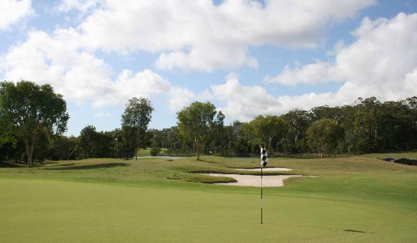 佩里吉安泉高尔夫俱乐部 - 全国335座高尔夫球场实时预订-高球爱好者一站式订场平台