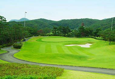 天空谷乡村俱乐部湖景山景场(公共场) - undefined