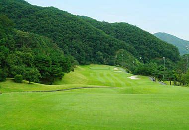 天空谷乡村俱乐部湖景山景场(公共场) - undefined