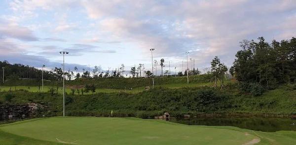 高尔夫球场清通 - 阳江保利银滩高尔夫套票-海滨高尔夫旅游1球1晚套餐