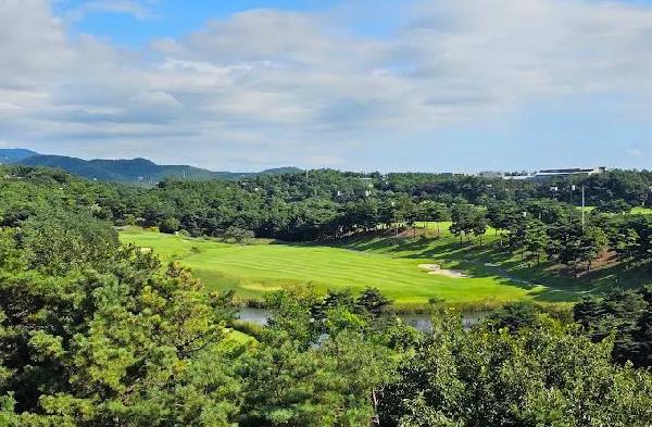 浦项乡村俱乐部 - 阳江保利银滩高尔夫套票-海滨高尔夫旅游1球1晚套餐