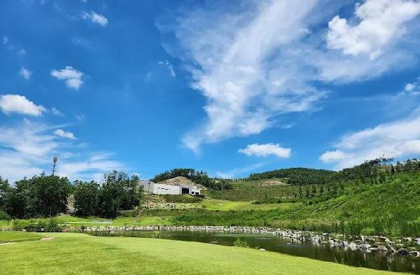 易天天空乡村俱乐部 - 阳江保利银滩高尔夫套票-海滨高尔夫旅游1球1晚套餐