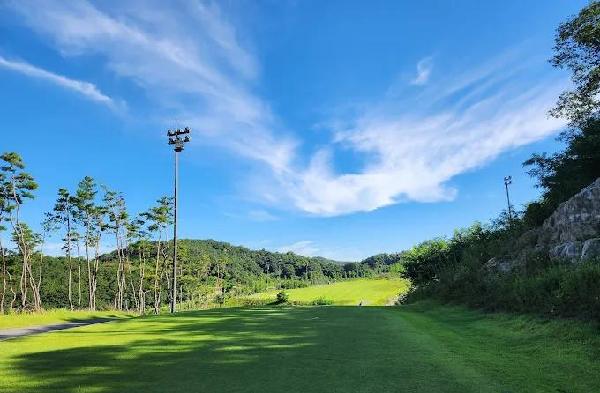 易天天空乡村俱乐部 - 高尔夫1球1晚特惠套票-星际高球联盟精选旅游套餐