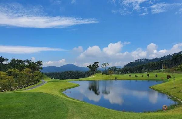 高尔夫球场龙乡村俱乐部 - 全国335座高尔夫球场实时预订-高球爱好者一站式订场平台