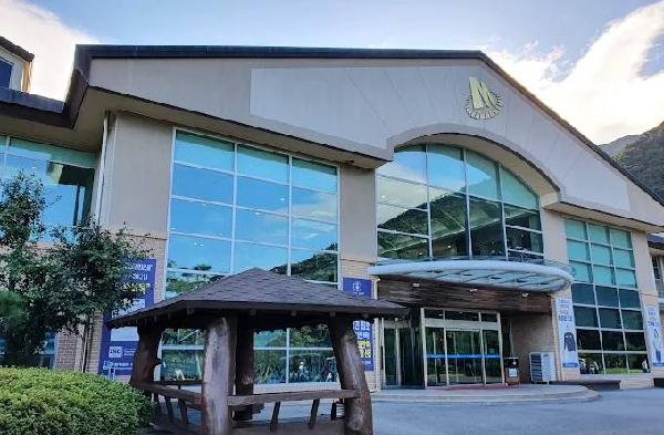 闻庆高尔夫俱乐部 - 阳江保利银滩高尔夫套票-海滨高尔夫旅游1球1晚套餐