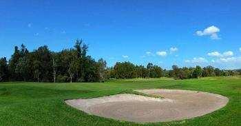 翡翠湖高尔夫俱乐部 - 阳江保利银滩高尔夫套票-海滨高尔夫旅游1球1晚套餐