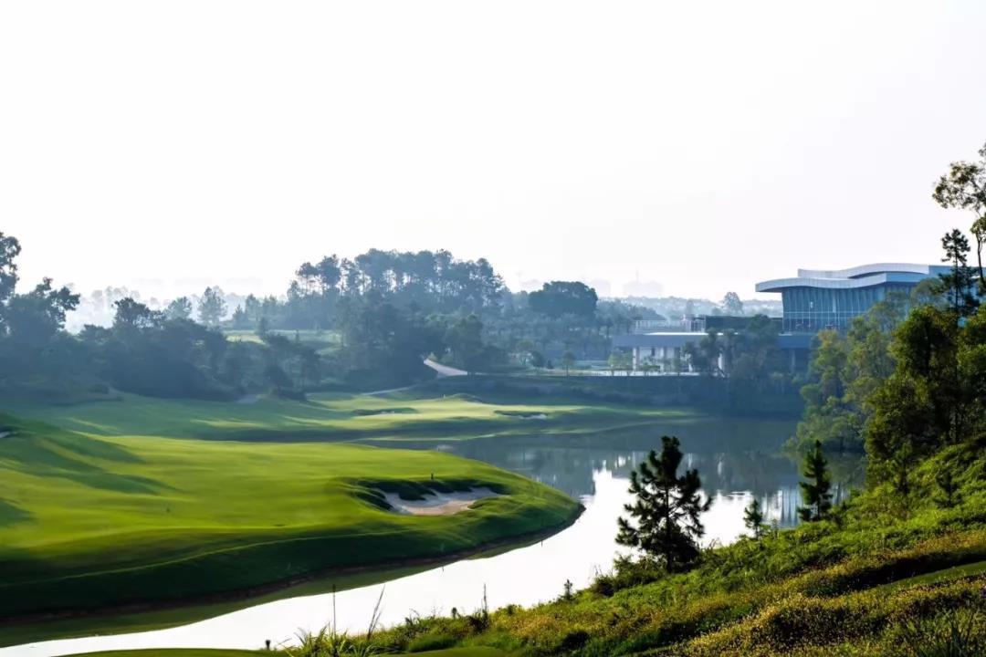 江门鹤山高尔夫球会 - 阳江保利银滩高尔夫套票-海滨高尔夫旅游1球1晚套餐