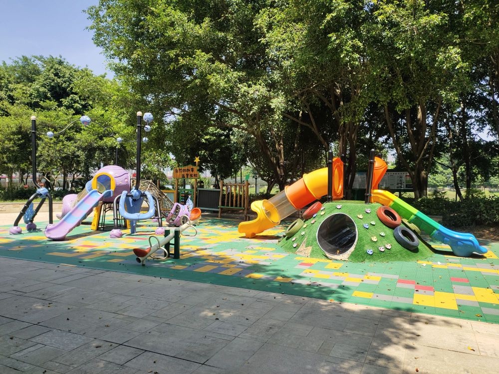 江滨公园 - 全国335座高尔夫球场实时预订-高球爱好者一站式订场平台