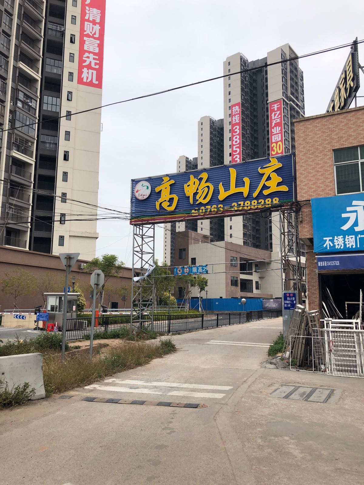 龙华寺 - 全国335座高尔夫球场实时预订-高球爱好者一站式订场平台