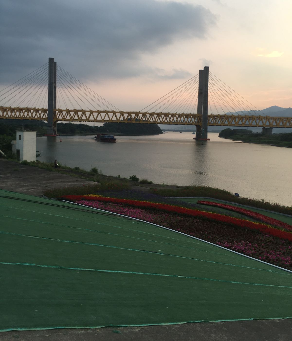 昆都山五显古庙 - 全国335座高尔夫球场实时预订-高球爱好者一站式订场平台