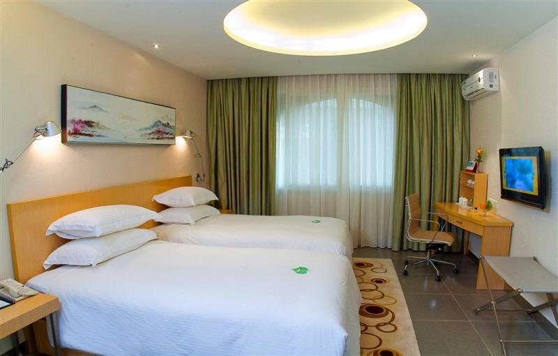 珠海东方·2球1晚 - 阳江保利银滩高尔夫套票-海滨高尔夫旅游1球1晚套餐