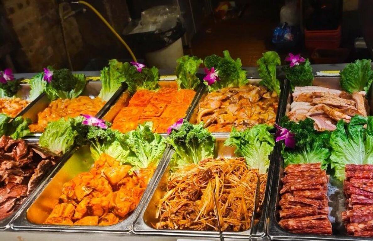 海吃海喝海鲜烤肉餐厅（驾鹤店） - 高尔夫1球1晚特惠套票-星际高球联盟精选旅游套餐