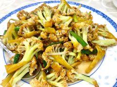 小雅美食村(永定南路店) - 全国335座高尔夫球场实时预订-高球爱好者一站式订场平台