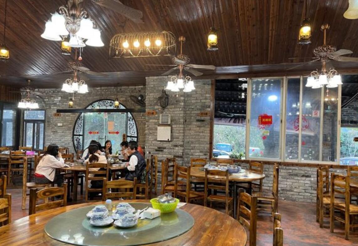 桃姐农庄老字号（温泉镇总店） - 高尔夫1球1晚特惠套票-星际高球联盟精选旅游套餐