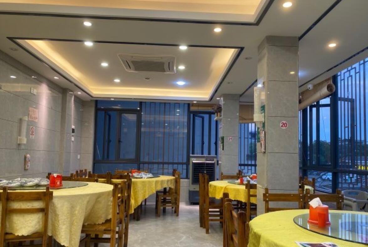 始于1987年温泉饭店竹筒饭客家烧鸡（一店） - 高尔夫1球1晚特惠套票-星际高球联盟精选旅游套餐