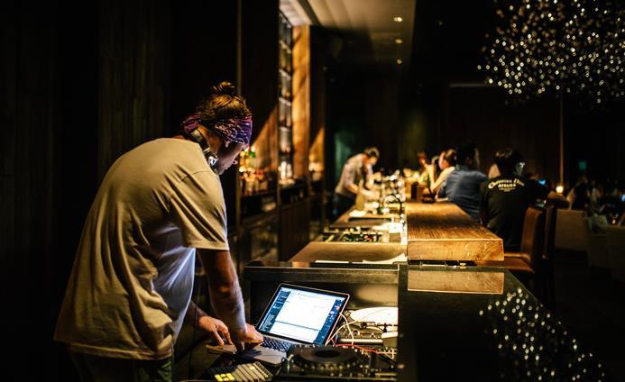 三亚艾迪逊酒店·星空吧 SKY BAR - 高尔夫1球1晚特惠套票-星际高球联盟精选旅游套餐