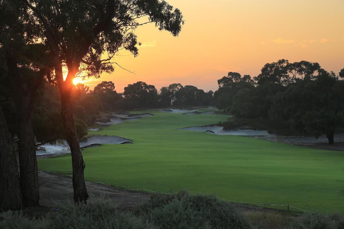 半岛金斯伍德高尔夫球会 - undefined