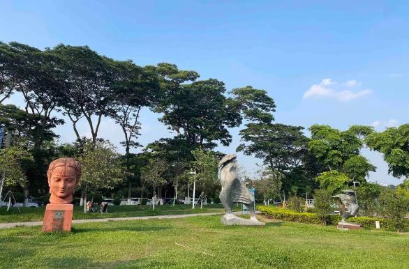 梁明诚雕塑园 - 全国335座高尔夫球场实时预订-高球爱好者一站式订场平台