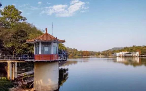 广州市麓湖公园 - 全国335座高尔夫球场实时预订-高球爱好者一站式订场平台