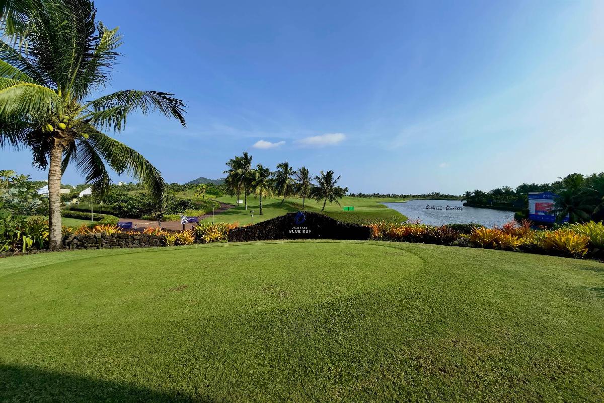 海南观澜湖/神州半岛/鉴湖蓝湾·3球2晚 - 阳江保利银滩高尔夫套票-海滨高尔夫旅游1球1晚套餐