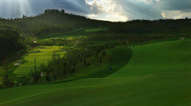 昆明玉龙湾·1球1晚 - 全国335座高尔夫球场实时预订-高球爱好者一站式订场平台