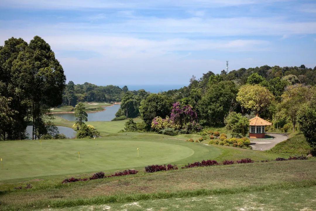 印尼民丹岛乐雅高尔夫·1球1晚 - undefined