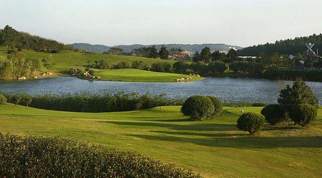 湖北鄂州红莲湖·1球1晚 - 全国335座高尔夫球场实时预订-高球爱好者一站式订场平台