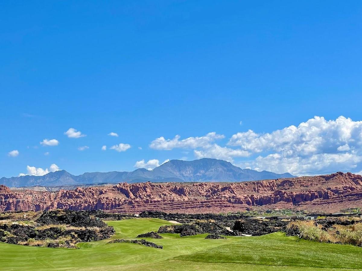 犹他州黑色沙漠·1球1晚 - 阳江保利银滩高尔夫套票-海滨高尔夫旅游1球1晚套餐