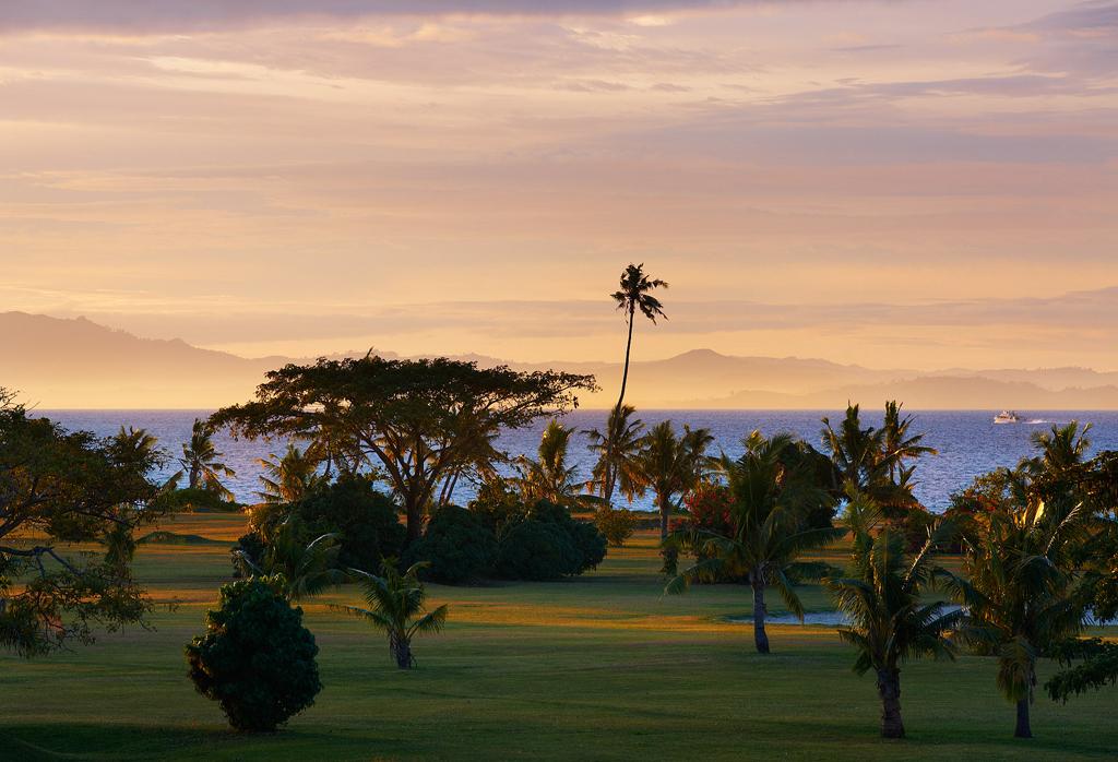 斐济植物岛·2球2晚 - 阳江保利银滩高尔夫套票-海滨高尔夫旅游1球1晚套餐