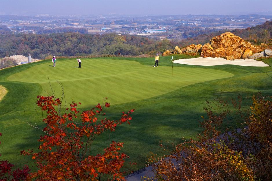 韩国卡斯卡迪亚/呼啸石/南泉·3球4晚 - 阳江保利银滩高尔夫套票-海滨高尔夫旅游1球1晚套餐