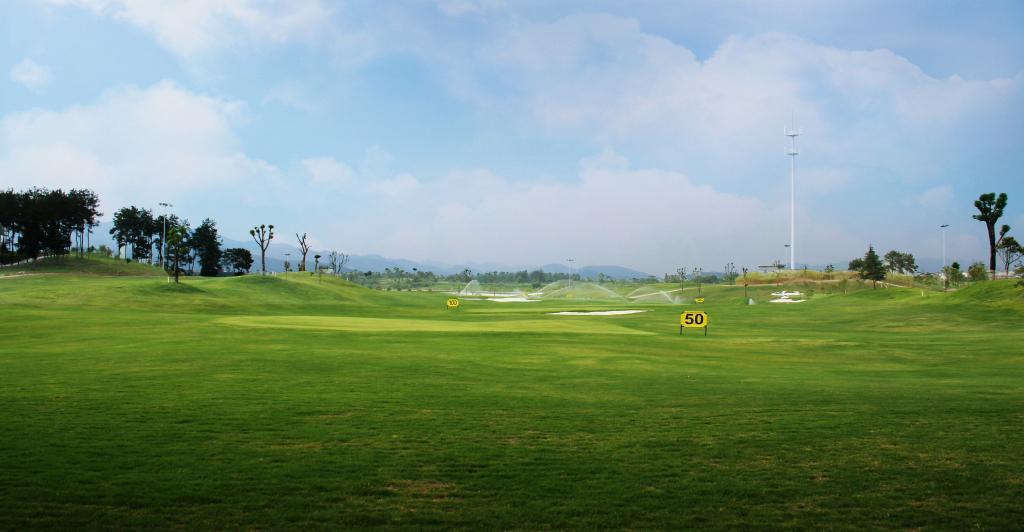 浙江莫干山/龙山湖·2球1晚 - 全国335座高尔夫球场实时预订-高球爱好者一站式订场平台