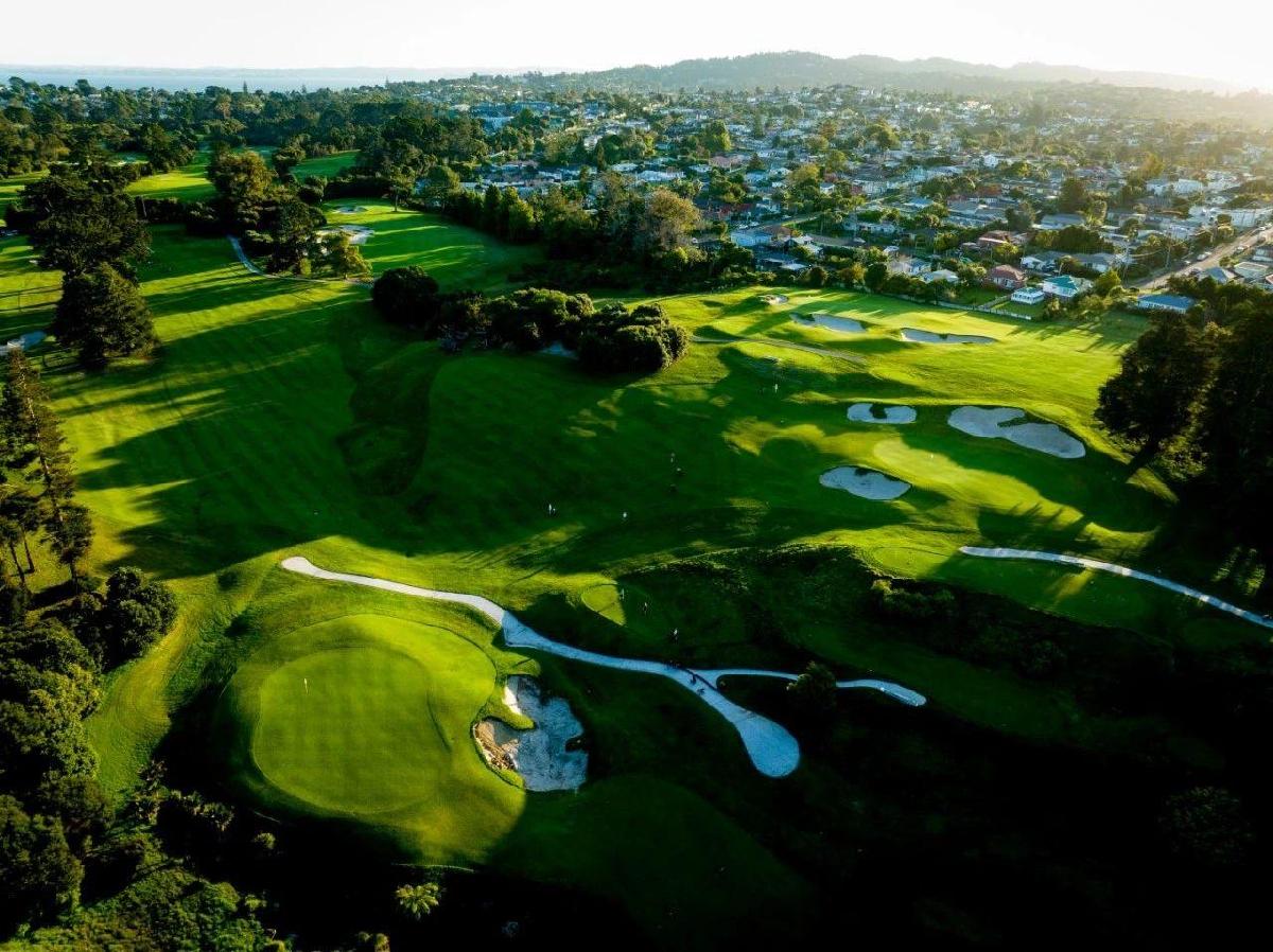 新西兰北岛蒂蒂朗基/皇家奥克兰/穆里怀/特阿莱·4球6晚 - 全国335座高尔夫球场实时预订-高球爱好者一站式订场平台