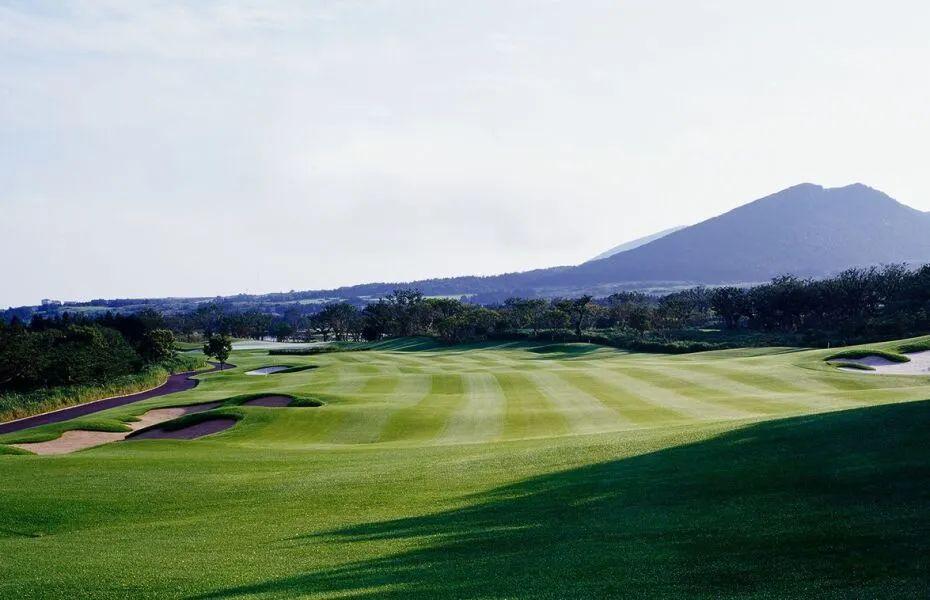 济州岛火山/爱威利斯/雅顿·3球3晚 - 阳江保利银滩高尔夫套票-海滨高尔夫旅游1球1晚套餐