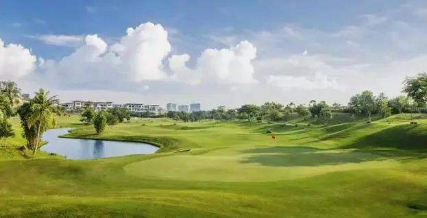 新加坡吉宝乡村/胡姬乡村/新山森林·4球4晚 - 阳江保利银滩高尔夫套票-海滨高尔夫旅游1球1晚套餐