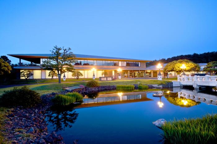 济州岛黑石/品克斯/吾罗·3球3晚 - 阳江保利银滩高尔夫套票-海滨高尔夫旅游1球1晚套餐