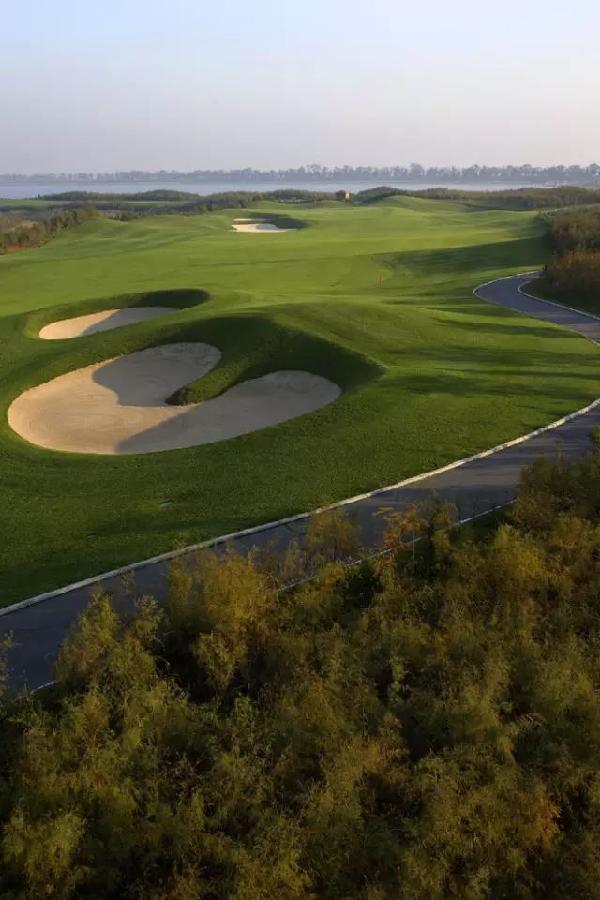 松江团泊湖·2球1晚 - 全国335座高尔夫球场实时预订-高球爱好者一站式订场平台